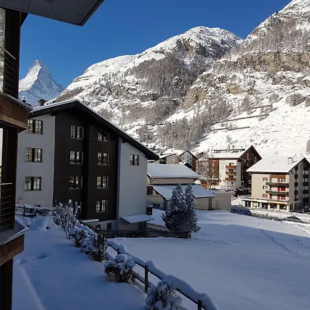 Szálloda The Phoenix Fitness & Free Access At Alpen 3*