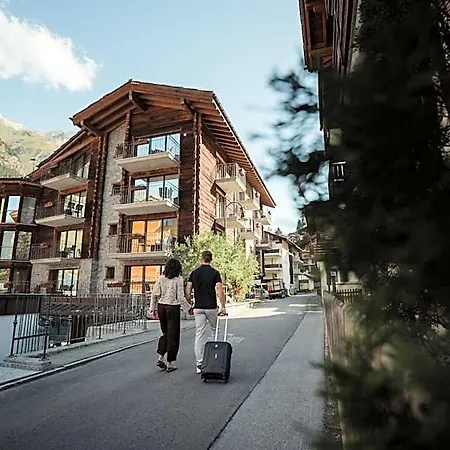 The Phoenix Fitness & Free Access At Alpen Szálloda Zermatt