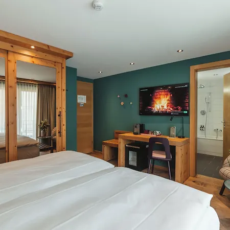 Szálloda The Phoenix Fitness & Free Access At Alpen 3*