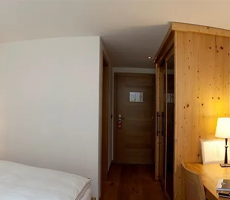 Szálloda The Phoenix Fitness & Free Access At Alpen 3*